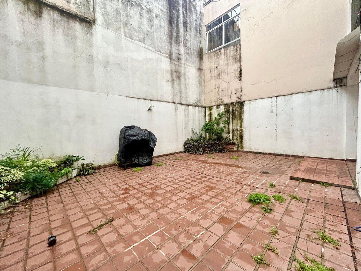 Foto de Venta 2 Ambientes con Gran Patio Flores, imagen 2