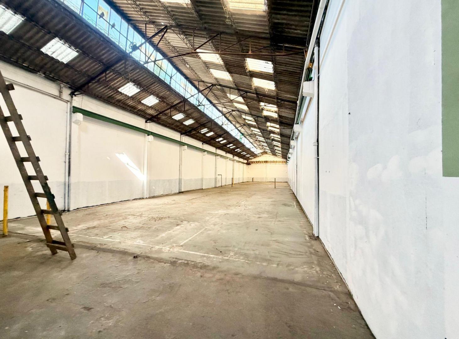 Foto de Venta GALPON 745 m2 zona estrategica Quilmes OPORT, imagen 3