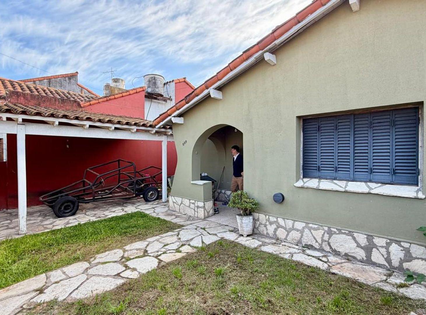 Foto de CASA 4 AMBIENTES VENTA TEMPERLEY GARAGE Y PARQUE, imagen 1
