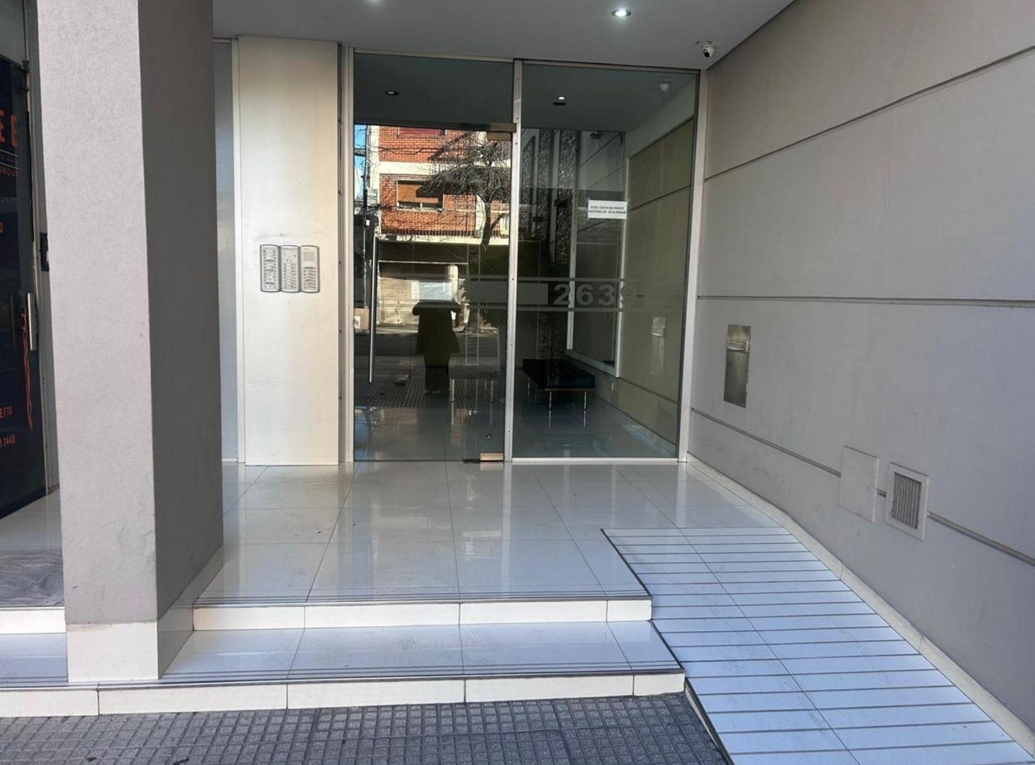 Foto de Venta departamento con balcon apto prof comercial, imagen 4