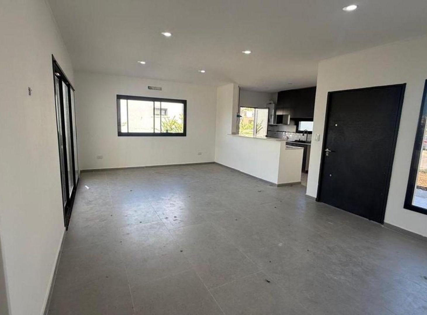 Foto de VENTA CASA 4 AMBIENTES SANTA ELISA PILAR DEL ESTE, imagen 2