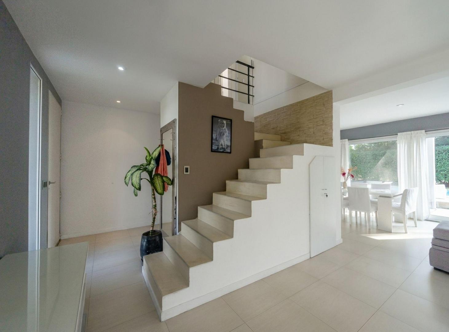 Foto de CASA EN VENTA 5 AMBIENTES LOS SAUCES NORDELTA, imagen 1