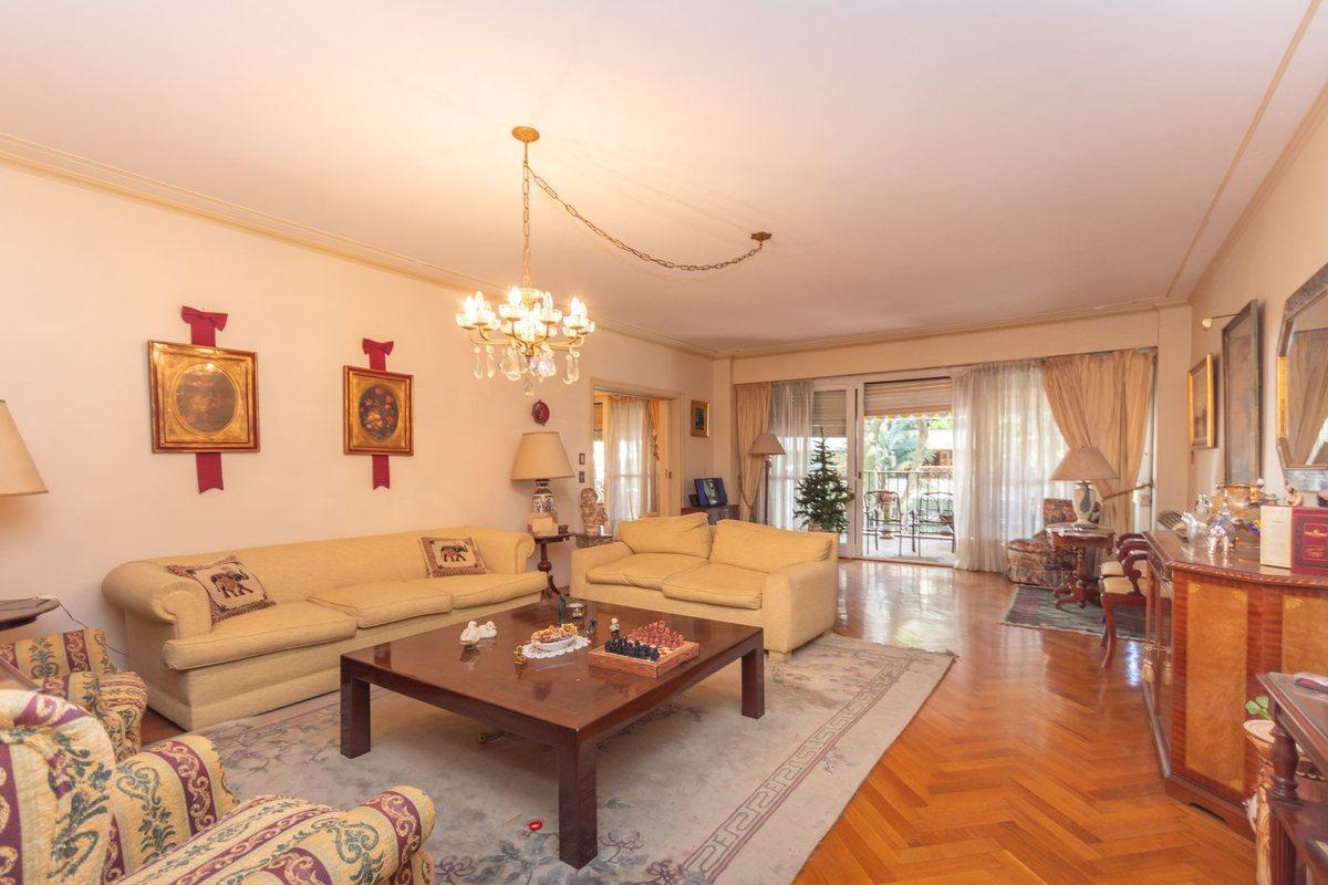 Foto de Venta Depto Belgrano 4 Amb con Dependencia Cochera, imagen 3