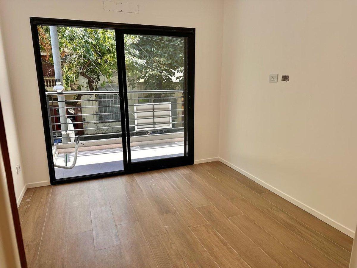 Foto de VENTA DEPARTAMENTO 2 AMB CON BALCON CHACARITA, imagen 2