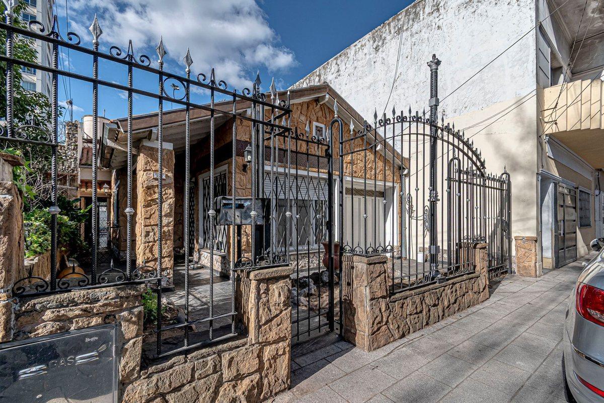 Foto de Venta Casa 4 amb en San Martin con Pileta y Jardín, imagen 2