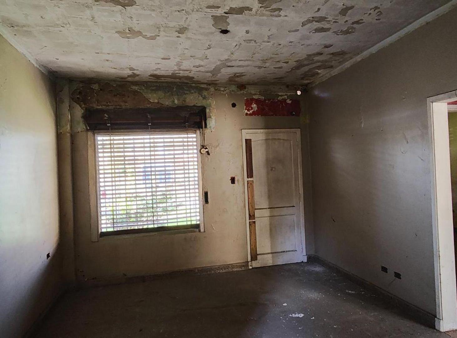 Foto de CASA 3 AMBIENTES EN VENTA JOSE C PAZ LOTE 350M2, imagen 2