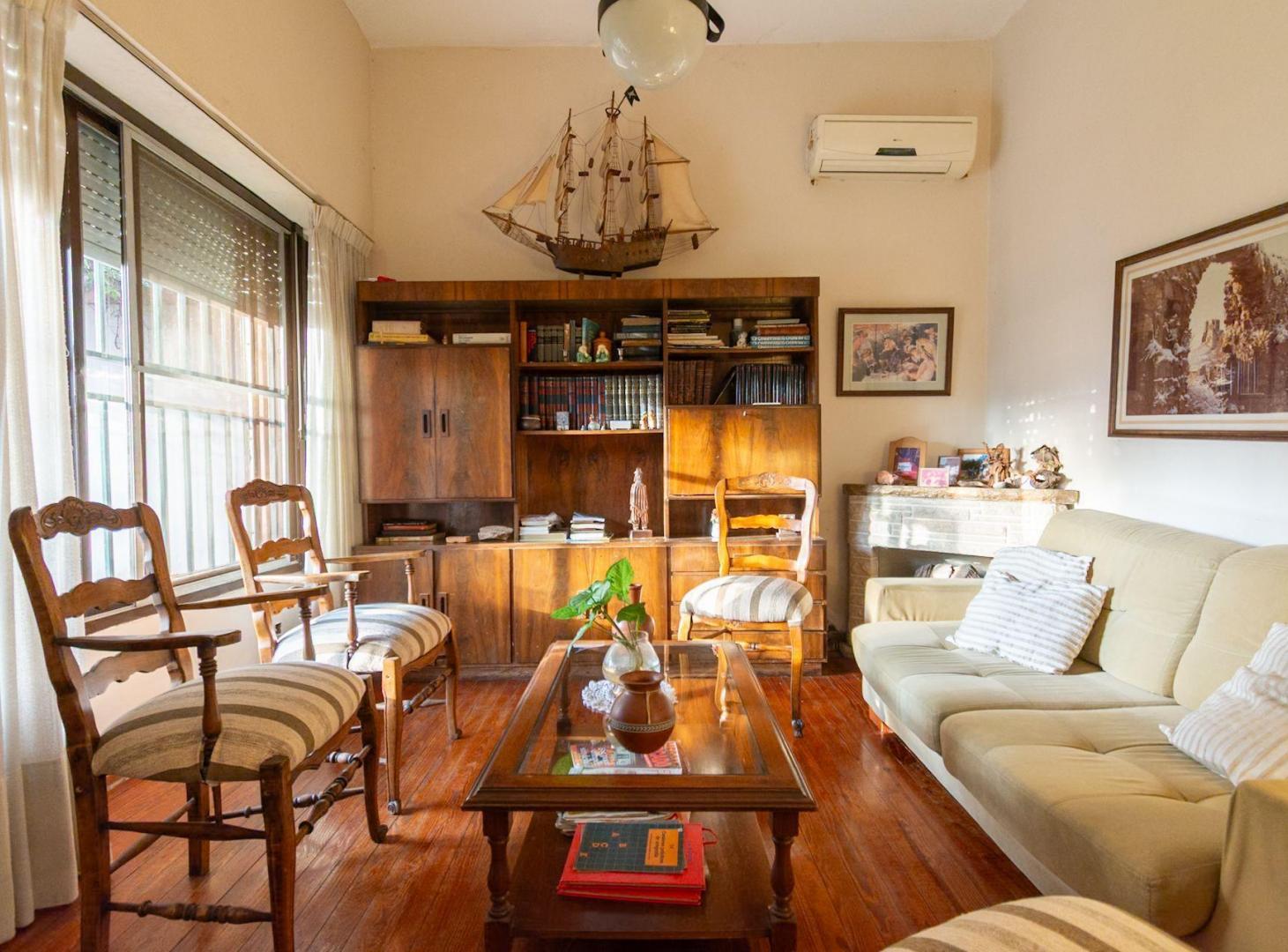 Foto de CASA 4 AMBIENTES EN VENTA EL PALOMAR CON PILETA, imagen 3