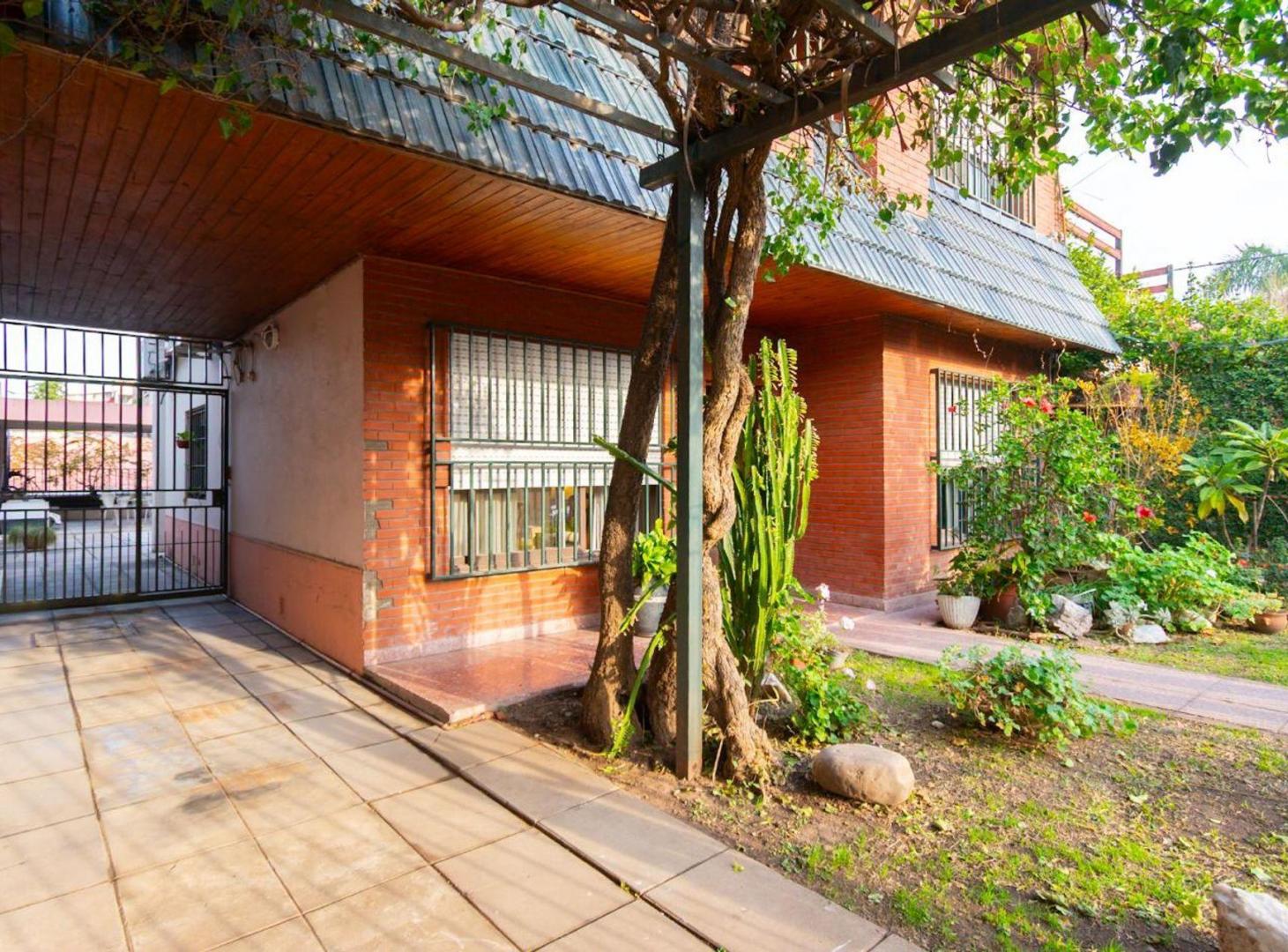 Foto de CASA 4 AMBIENTES EN VENTA EL PALOMAR CON PILETA, imagen 2