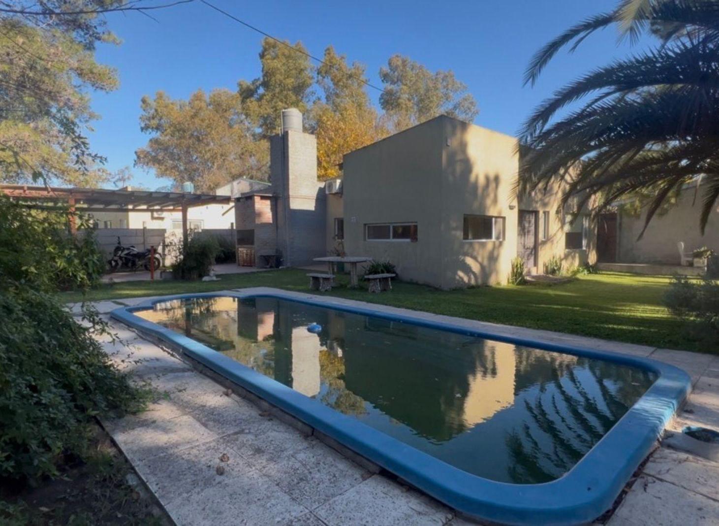 Foto de venta casa con pileta Campana PBA, imagen 1