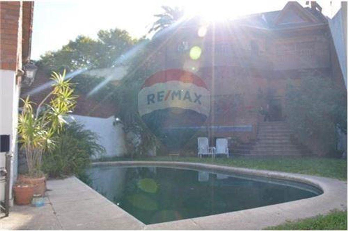 Foto de Casa venta Belgrano R con pileta jardin y cochera, imagen 2