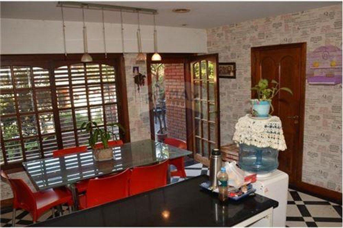 Foto de Casa venta Belgrano R con pileta jardin y cochera, imagen 5
