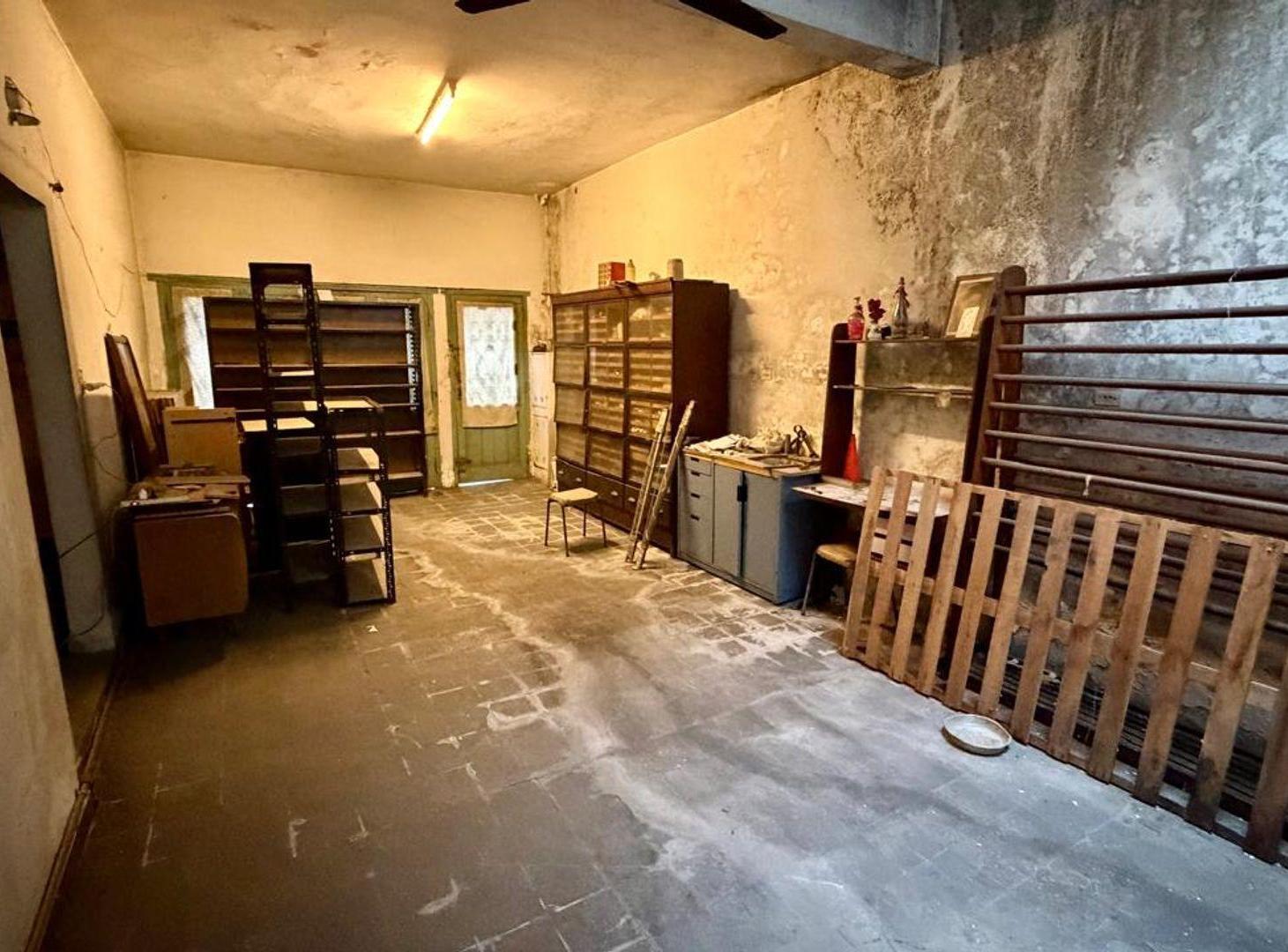 Foto de LOCAL 60MTS EN VENTA VALENTIN ALSINA CON VIVIENDA, imagen 1