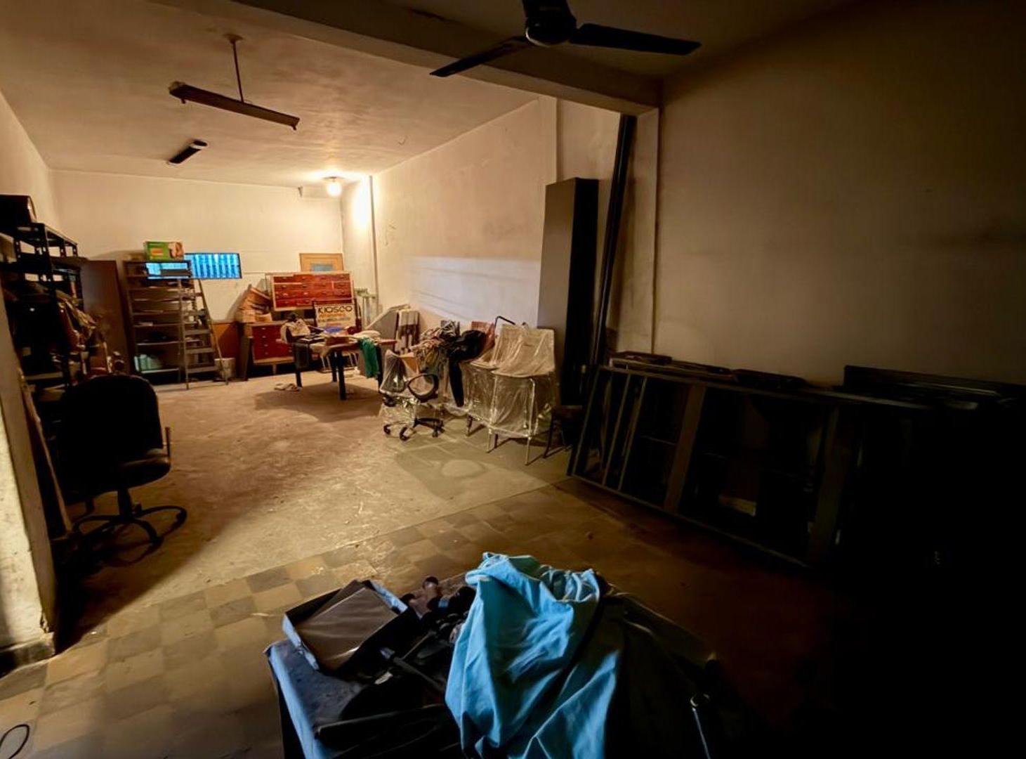 Foto de LOCAL 60MTS EN VENTA VALENTIN ALSINA CON VIVIENDA, imagen 4