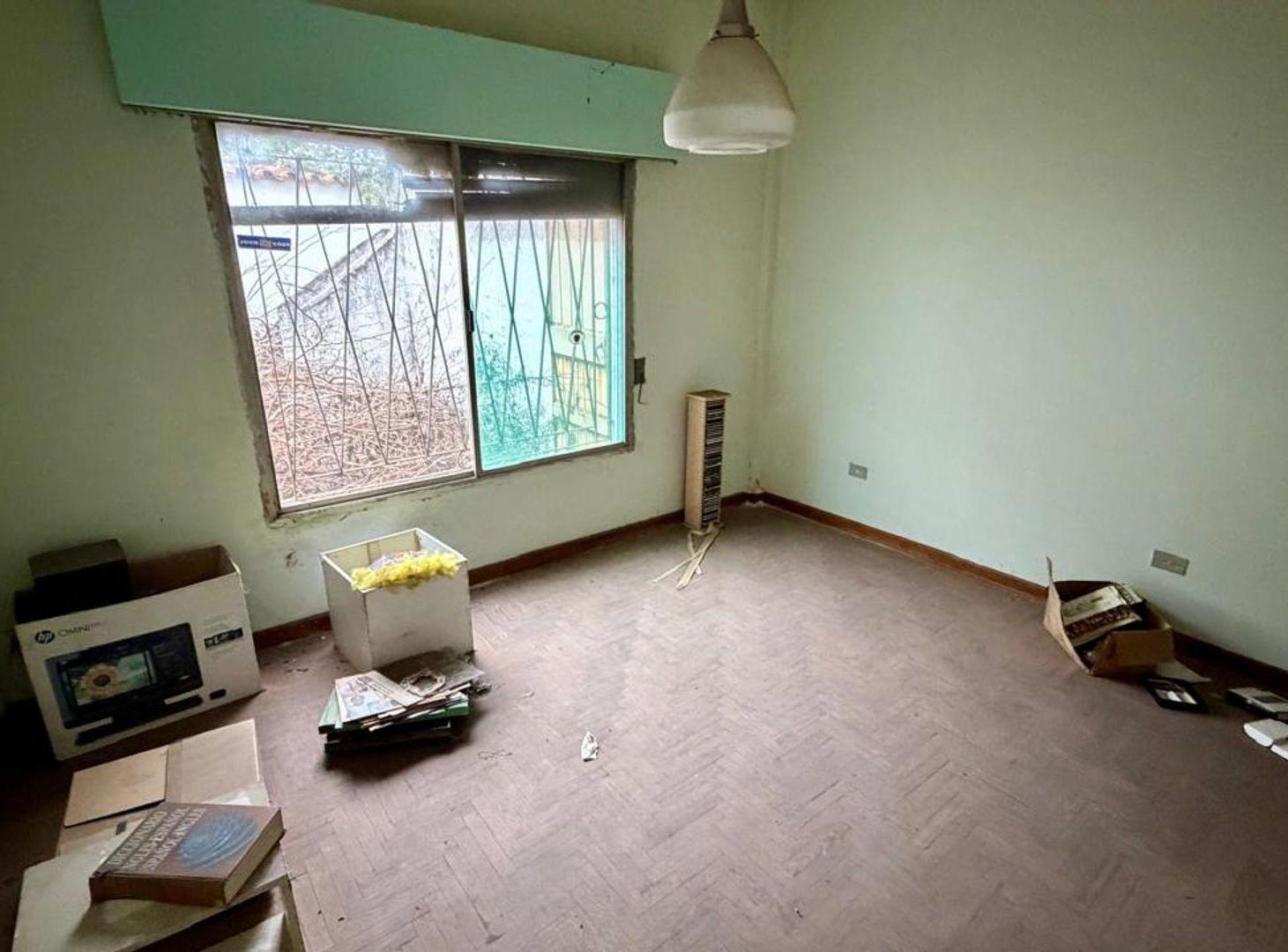 Foto de LOCAL 60MTS EN VENTA VALENTIN ALSINA CON VIVIENDA, imagen 2