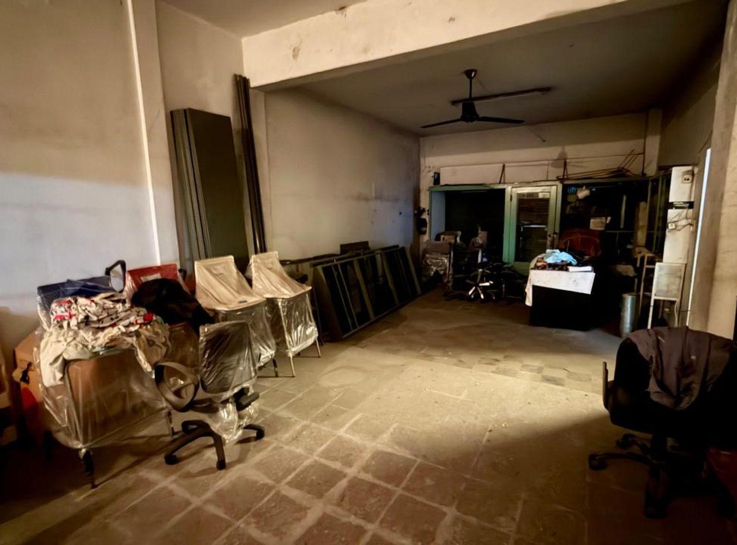 Foto de LOCAL 60MTS EN VENTA VALENTIN ALSINA CON VIVIENDA, imagen 3