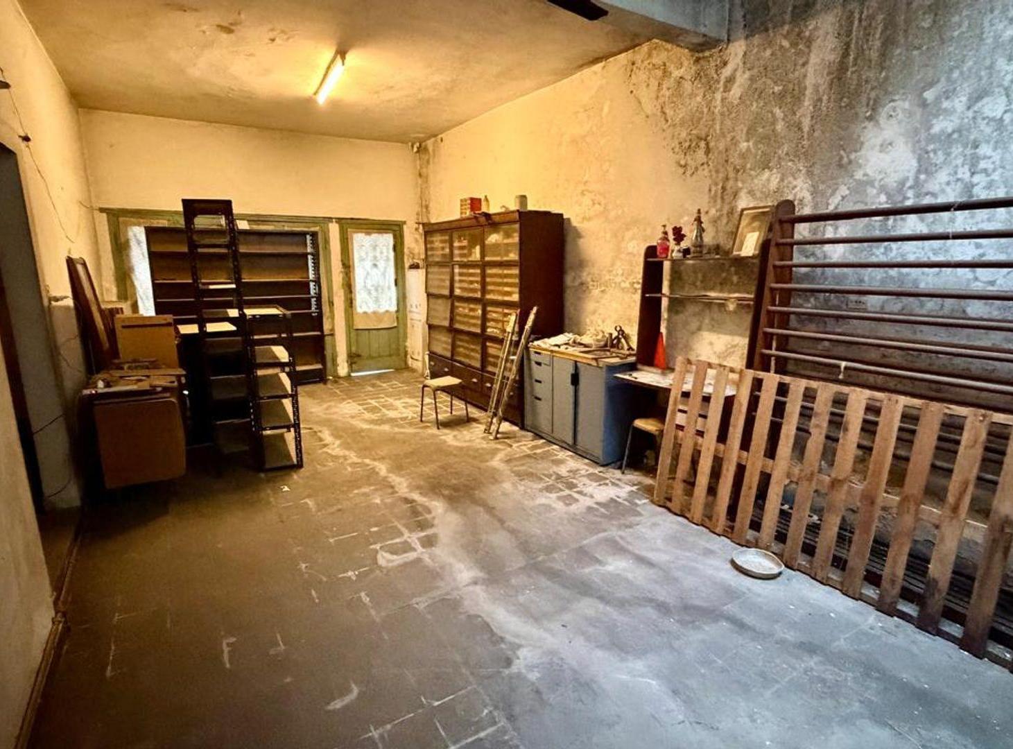 Foto de LOCAL 60MTS EN VENTA VALENTIN ALSINA CON VIVIENDA, imagen 5