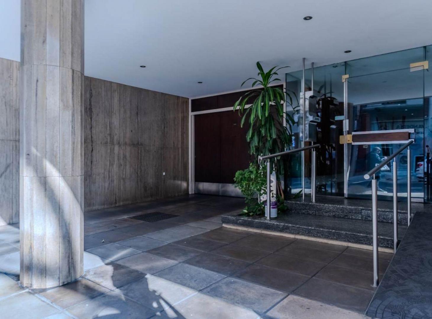 Foto de VENTA DEPTO 3 AMB BELGRANO CON DEPENDENCIA BALCON, imagen 1