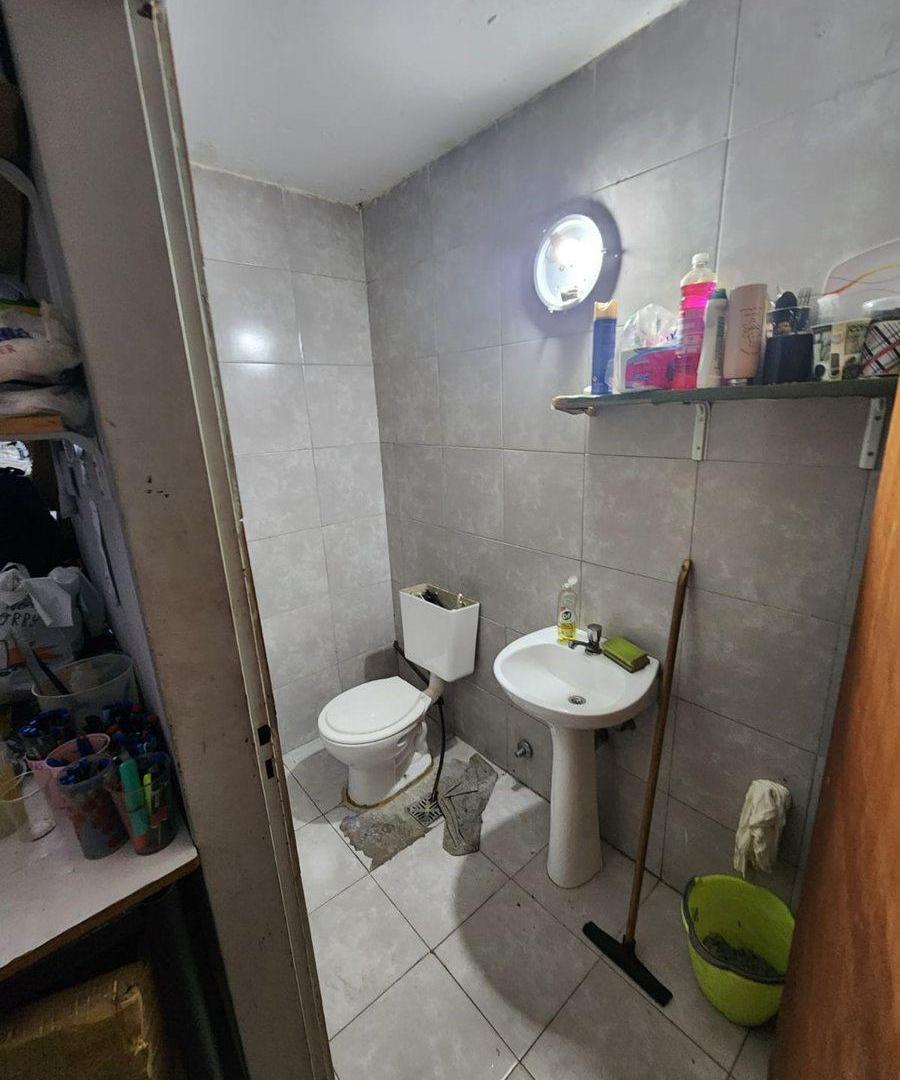Foto de 1/3 Local comercial en Flores 2.80 x 17 mts, imagen 3