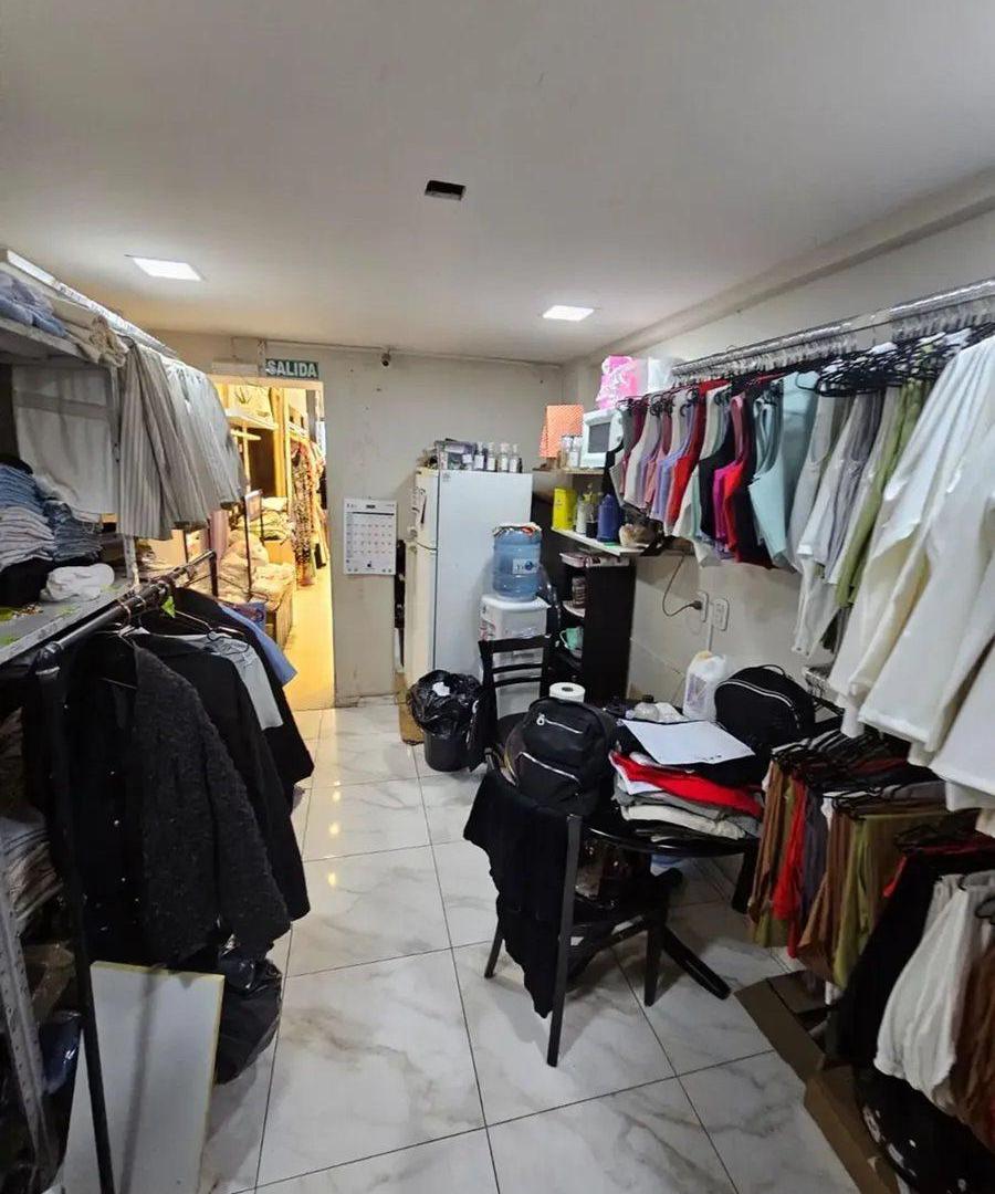Foto de 1/3 Local comercial en Flores 2.80 x 17 mts, imagen 1