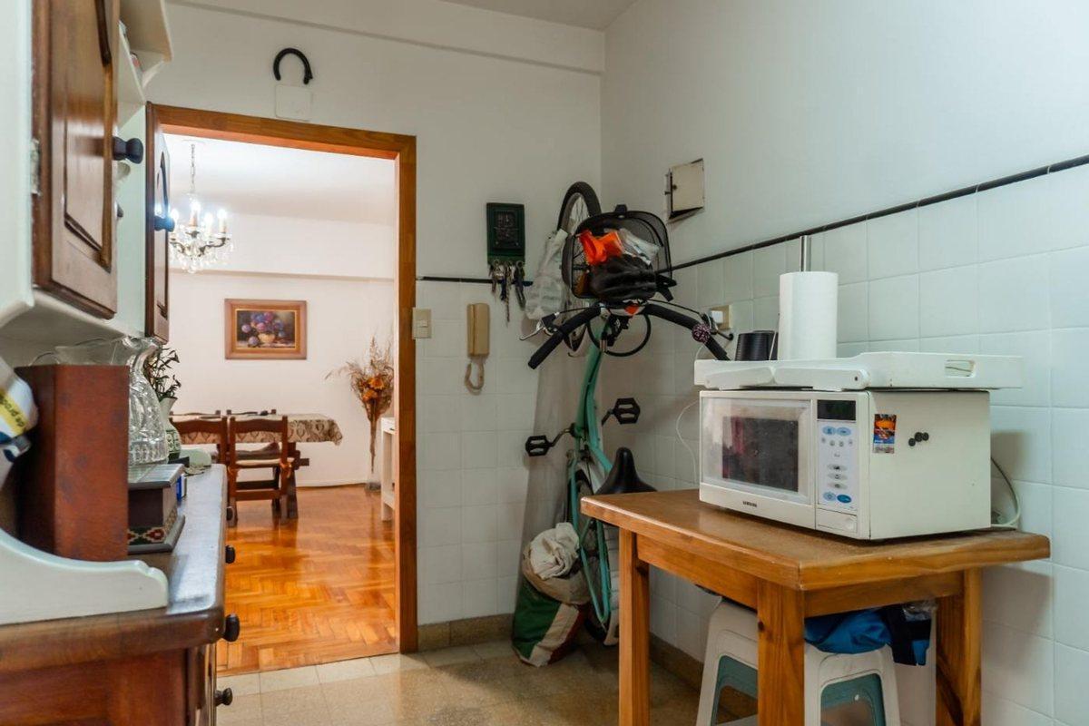 Foto de Venta departamento 4 amb en Monte Castro luminoso, imagen 2