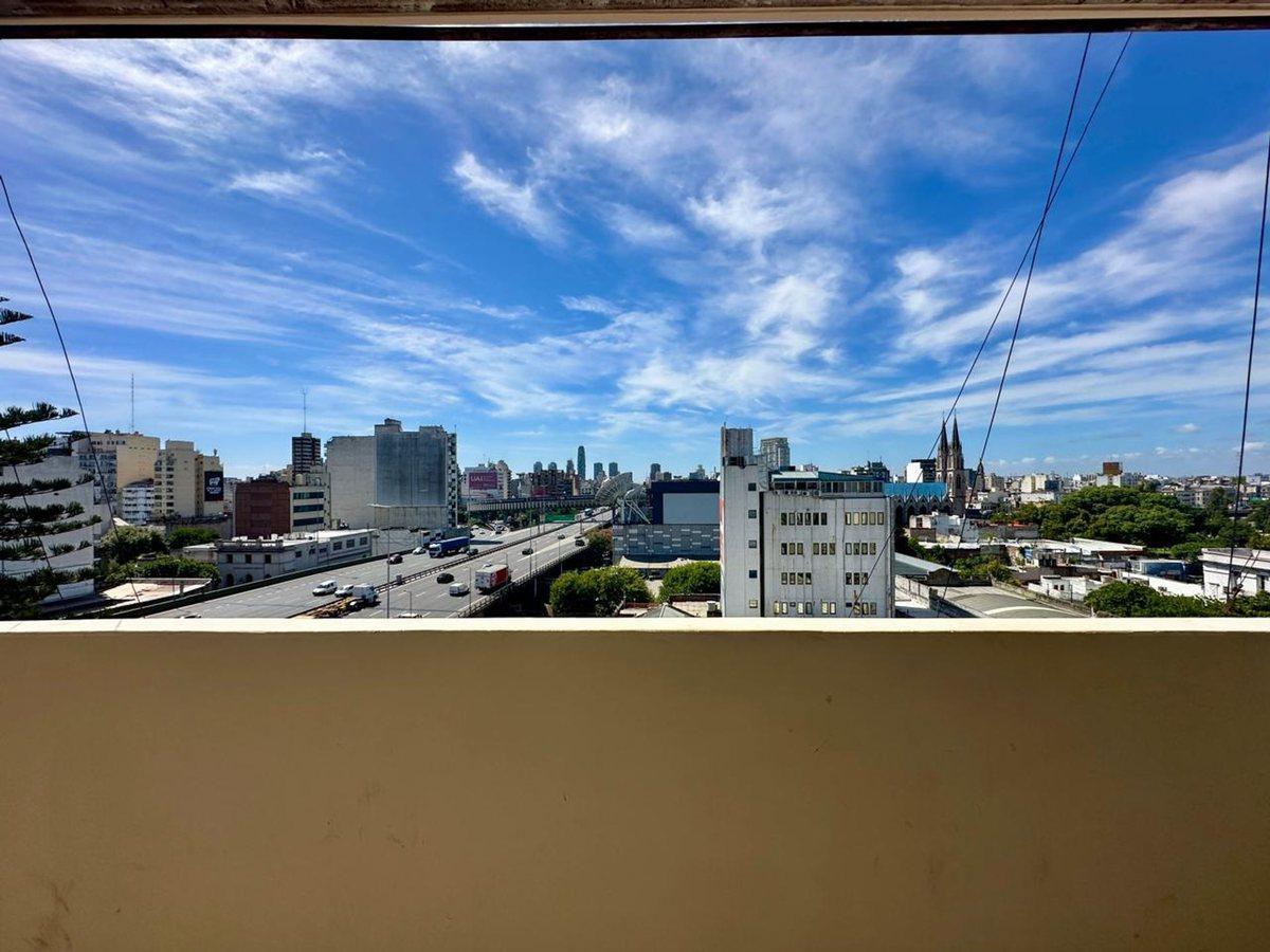 Foto de VENTA 2 AMBIENTES CONSTITUCION BALCON MUY LUMINOSO, imagen 2