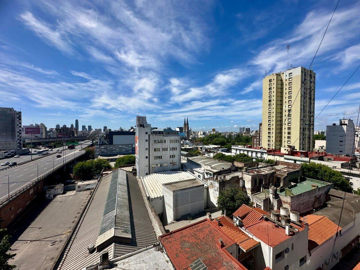 Foto de VENTA 2 AMBIENTES CONSTITUCION BALCON MUY LUMINOSO, imagen 1