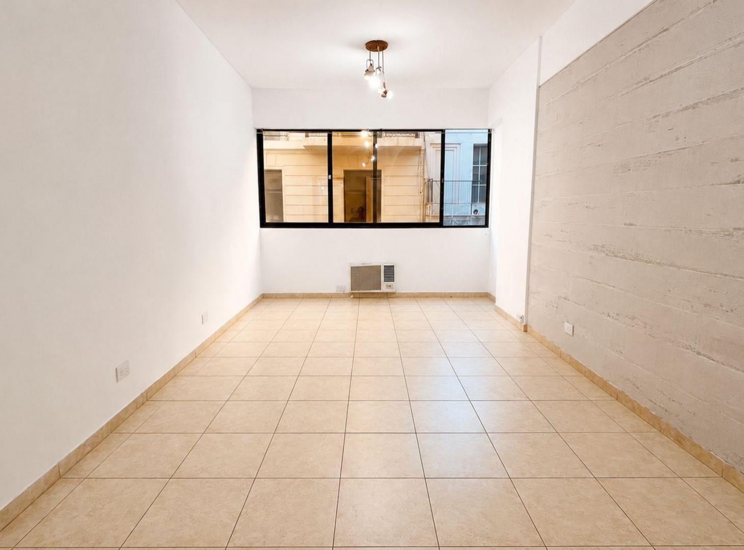 Foto de VENTA DEPTO 2 AMB PATIO APTO COMERCIAL SEG 24 HS, imagen 4
