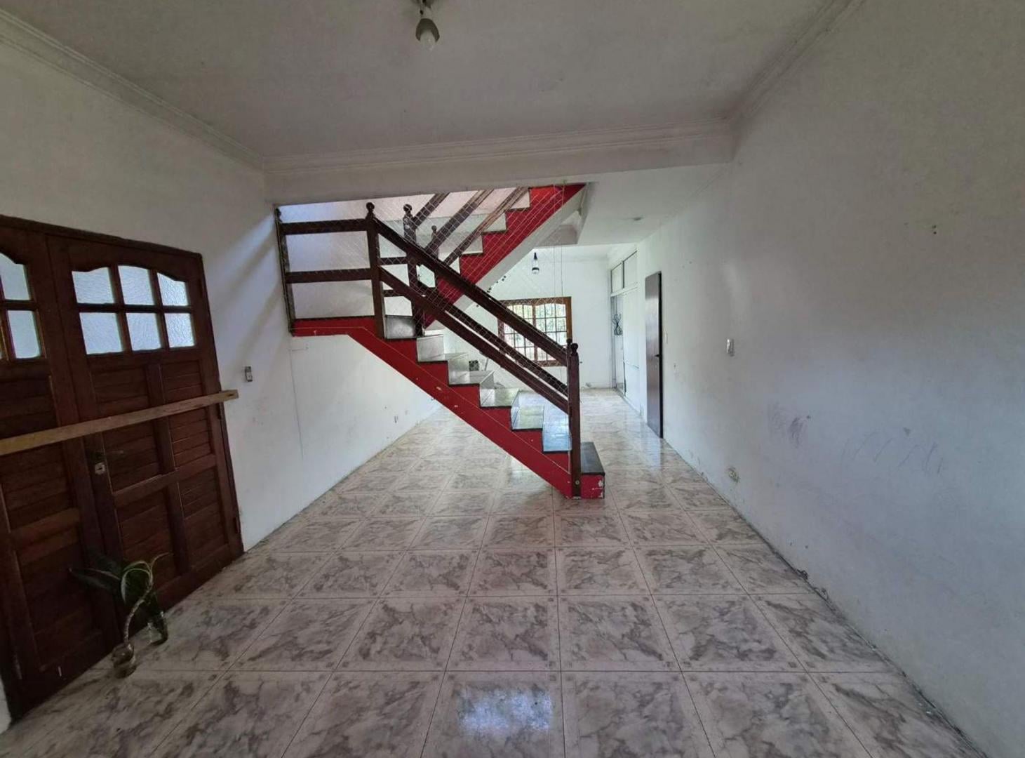 Foto de Casa en venta de 4 ambientes en Adrogue con parque, imagen 4
