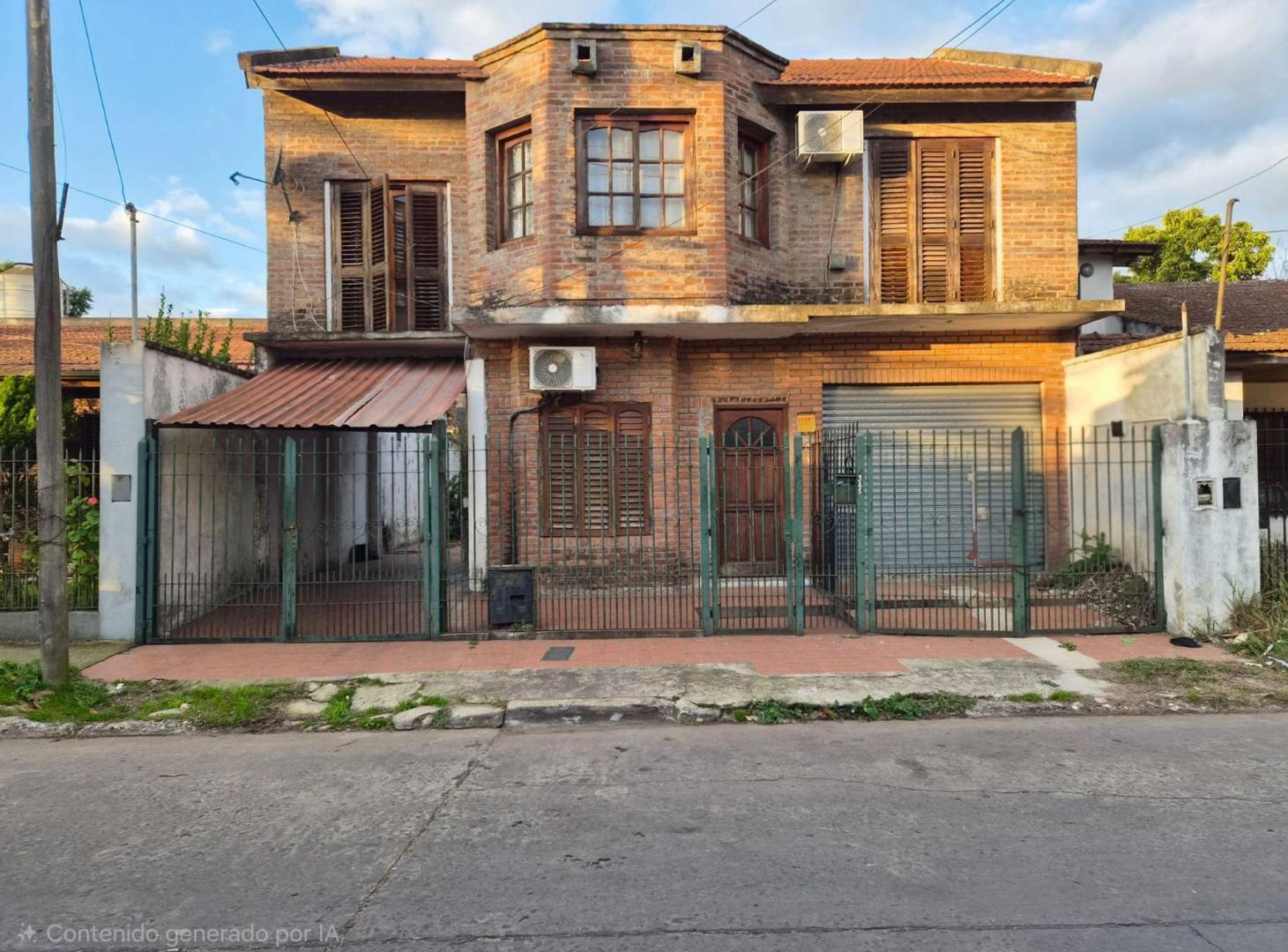 Foto de Casa en venta de 4 ambientes en Adrogue con parque, imagen 1
