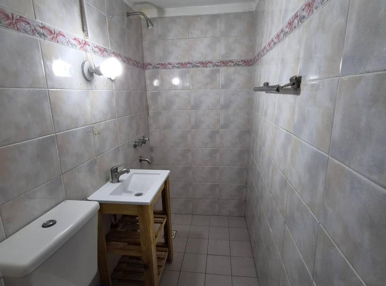 Foto de Casa en venta de 4 ambientes en Adrogue con parque, imagen 3