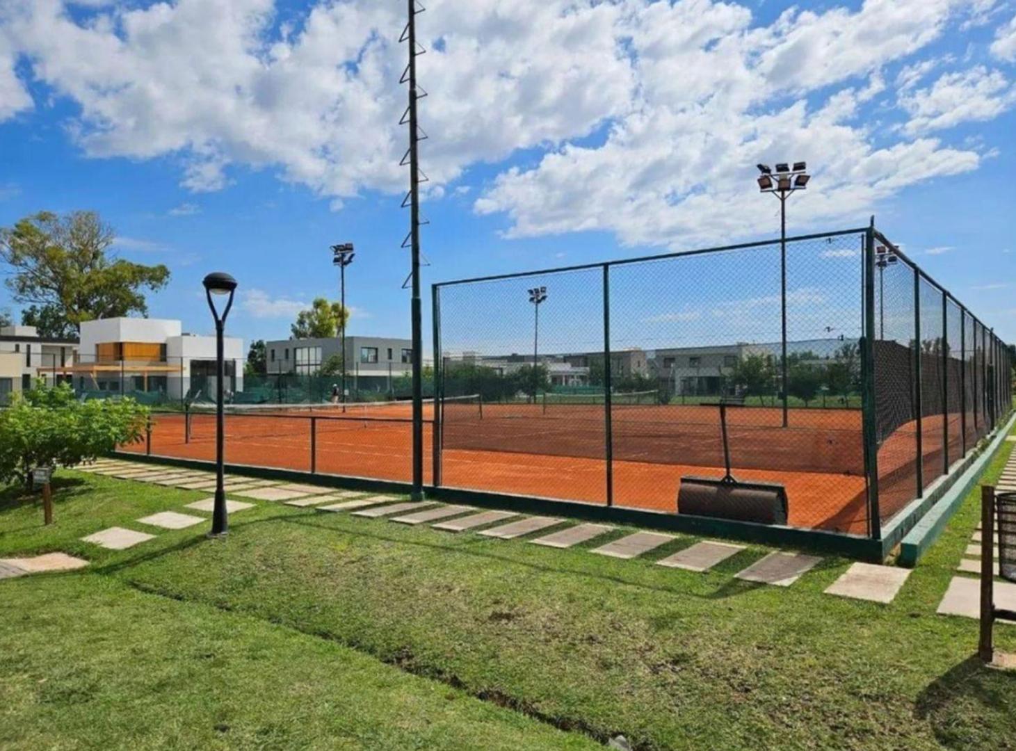 Foto de VENTA 2 AMBIENTES CON PATIO CON JARDIN EN LAGOON, imagen 3