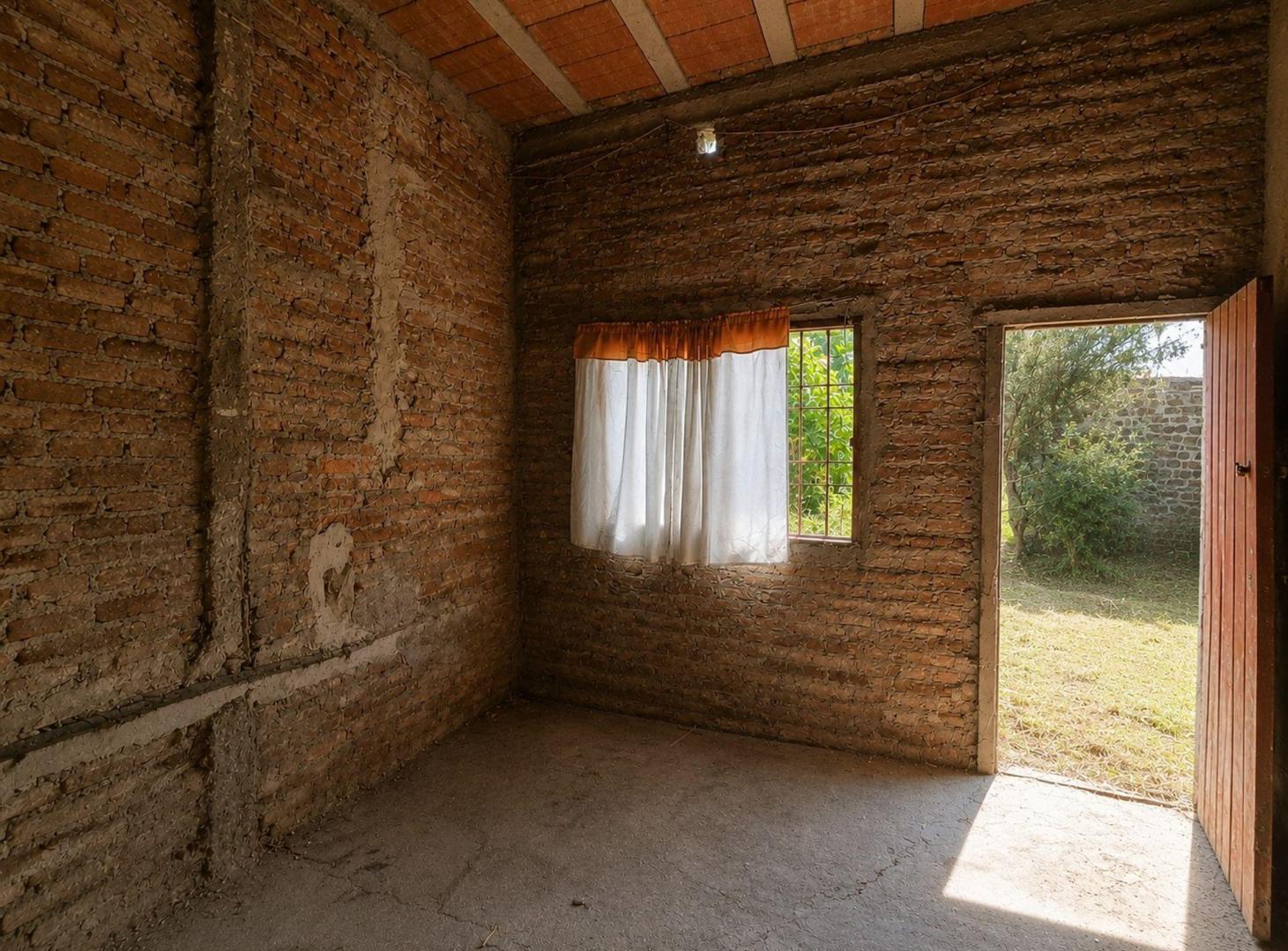 Foto de LOTE DE 360 M2 CON CONSTRUCCION EN CLAYPOLE, imagen 3