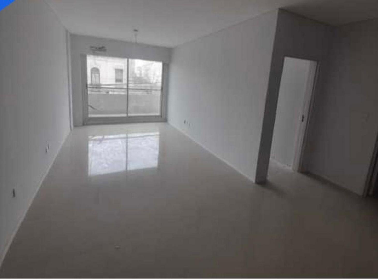 Foto de VENTA CABALLITO, 2 AMB FRENTE BALCON CON PILETA., imagen 1