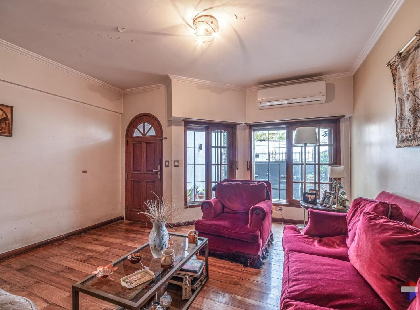 Foto de VENTA CASA TRIPLEX 6 AMBIENTES EN COLEGIALES, imagen 1