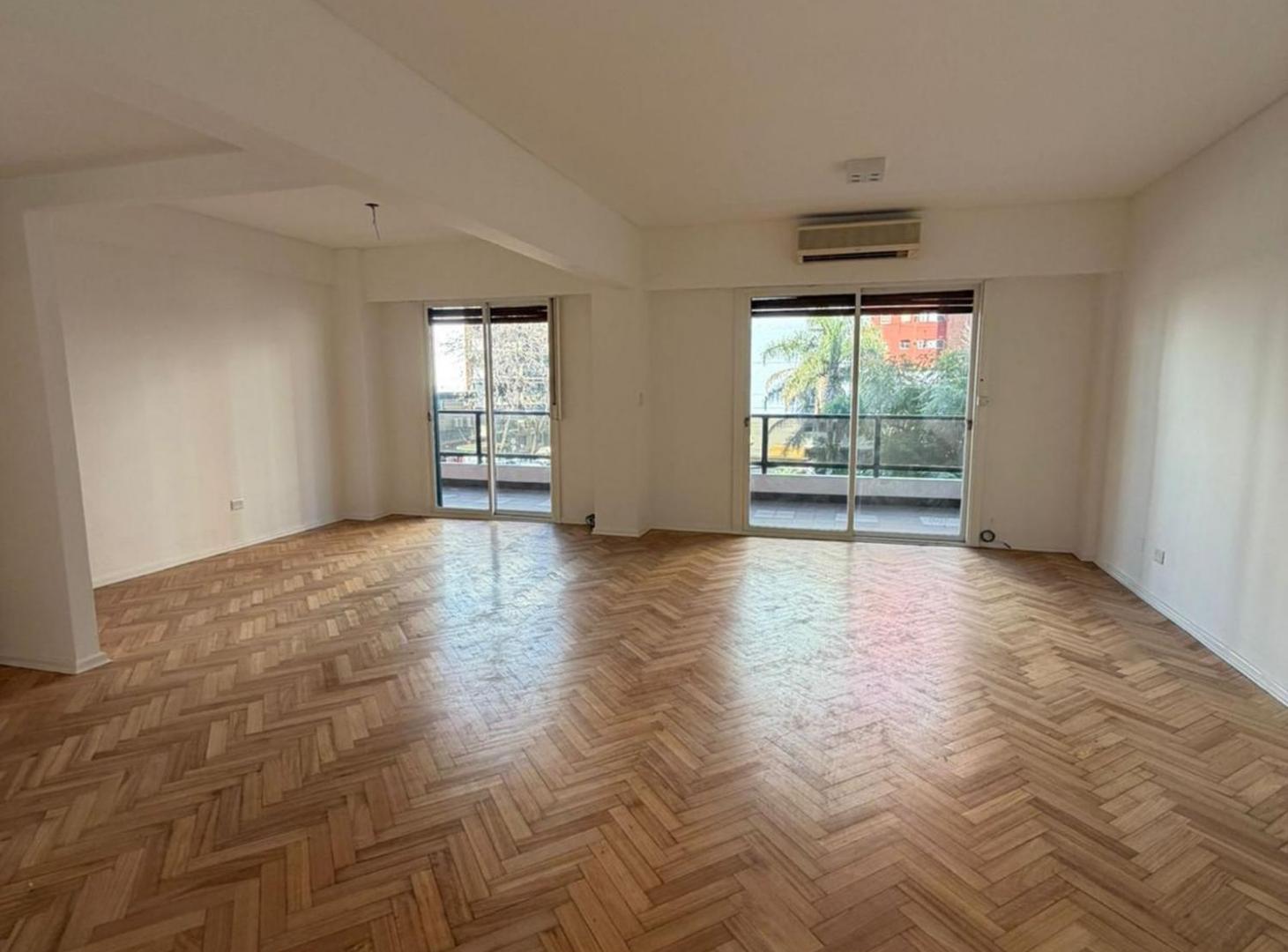 Foto de Venta Depto 4 ambientes con cochera Av Libertador, imagen 4