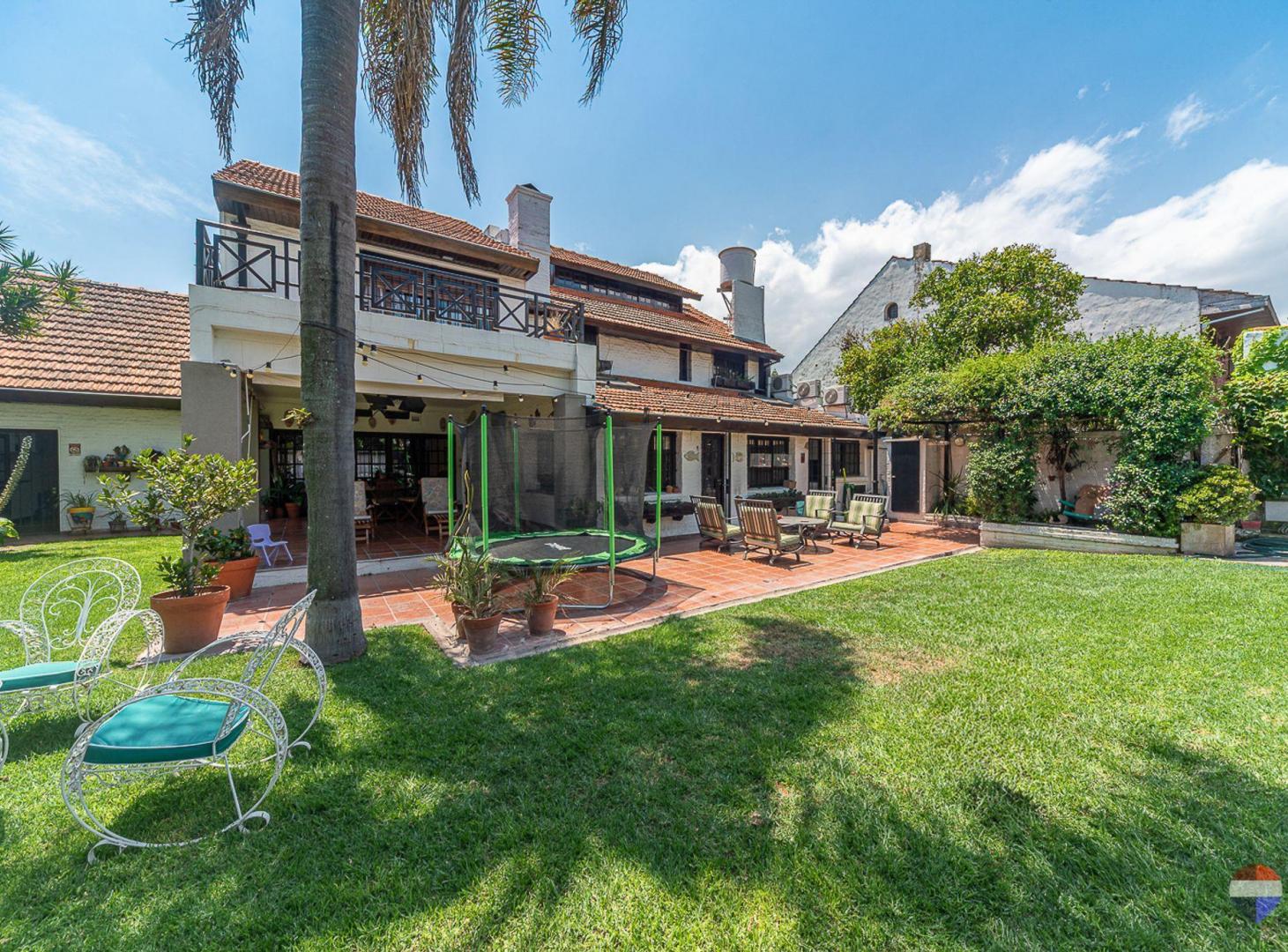 Foto de CASA 7 AMB VENTA MARTINEZ JARDIN PILETA Y QUINCHO, imagen 3