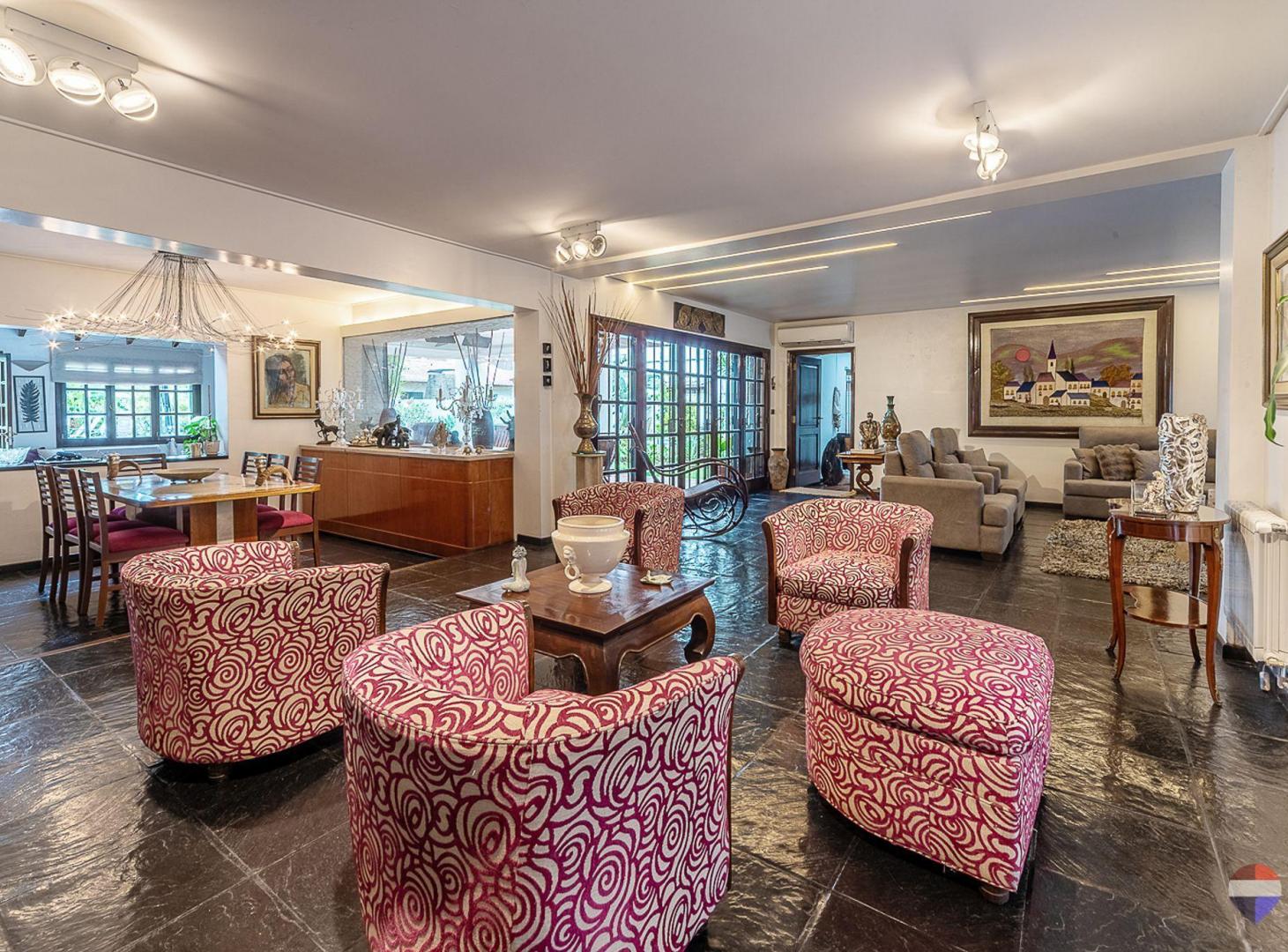 Foto de CASA 7 AMB VENTA MARTINEZ JARDIN PILETA Y QUINCHO, imagen 1