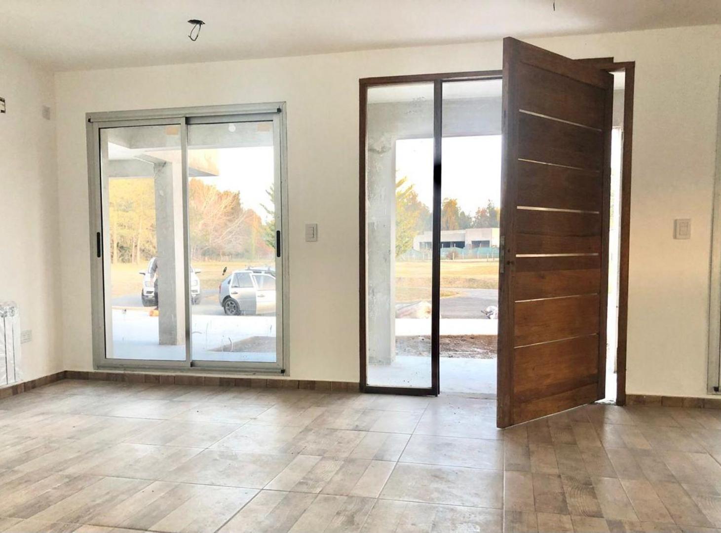 Foto de VENTA CASA A ESTRENAR EN MIRALAGOS, imagen 1