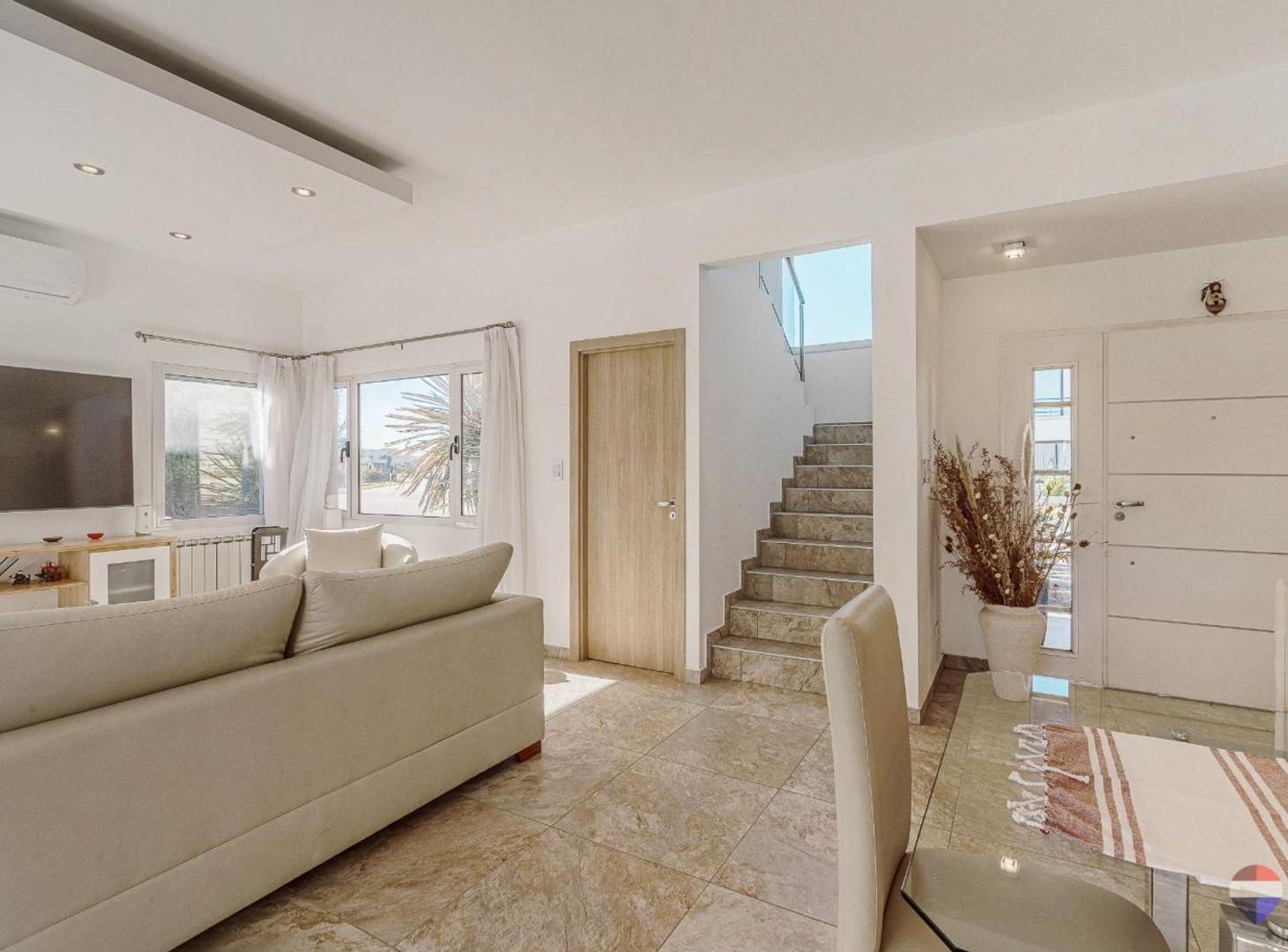 Foto de VENTA CASA EN LAGOS DE CANNING LOTE INTERNO PILETA, imagen 5