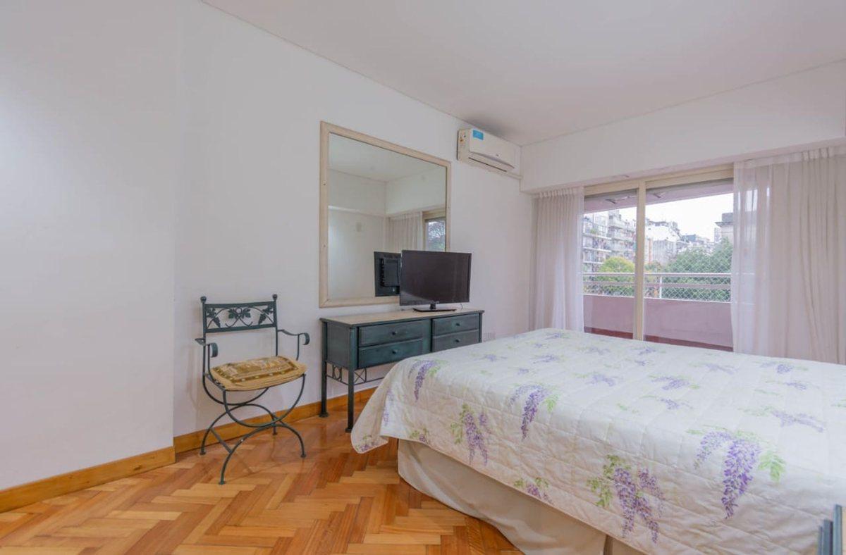 Foto de VENTA RECOLETA 4 AMB Y DEPENDECIAS + GUARDACOCHE., imagen 2