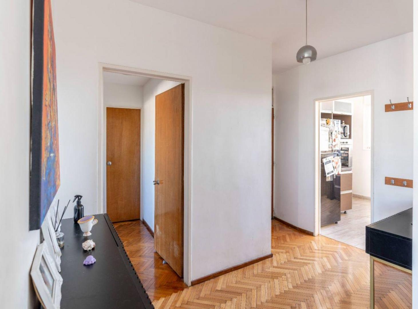 Foto de Venta Departamento 3 Ambientes Balcón y Cochera, imagen 2