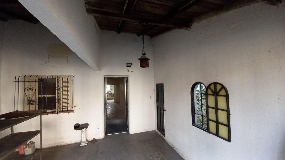 Foto de Casa 4 ambientes venta con cochera a refaccionar, imagen 4
