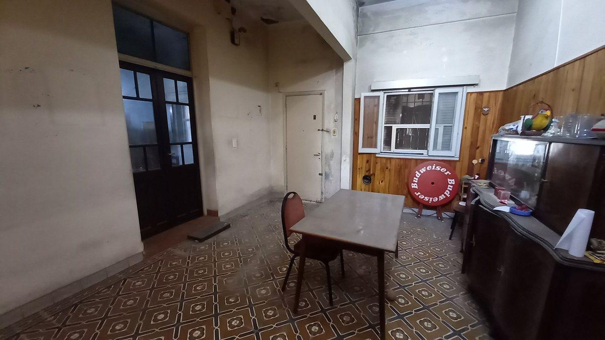 Foto de Casa 4 ambientes venta con cochera a refaccionar, imagen 5