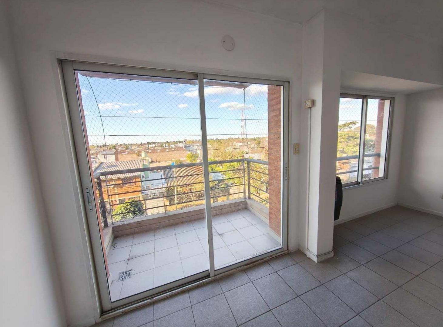 Foto de DEPARTAMENTO 4 AMB EN VENTA SAN MIGUEL COCHERA BAU, imagen 2