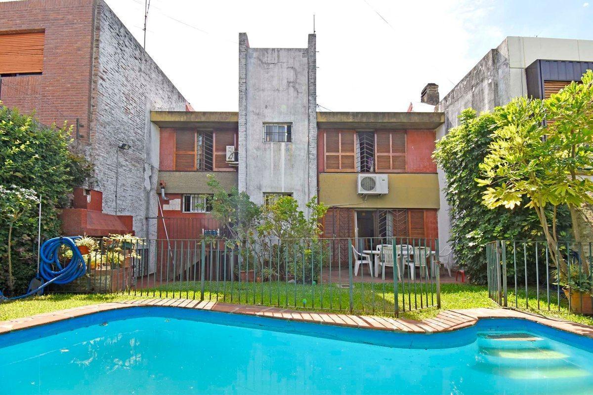 Foto de Casa 5 Amb en Venta Florida B Roca con pileta, imagen 1