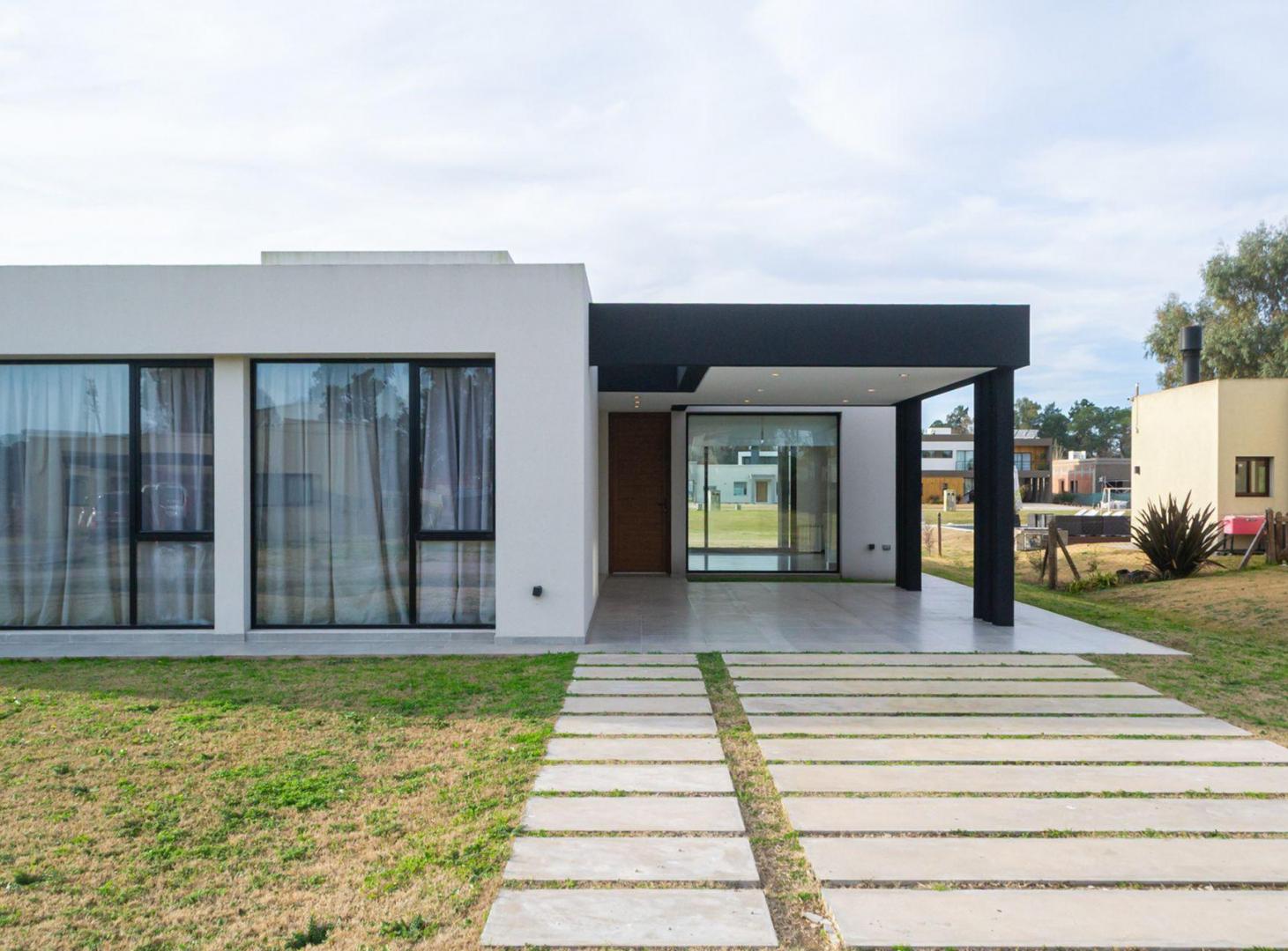 Foto de CASA 4 AMBIENTES EN VENTA CAMPO DAROMY SAN VICENTE, imagen 1