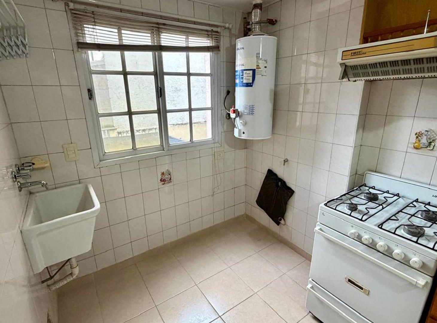 Foto de DEPARTAMENTO 2 AMB SEMI PISO VENTA HAEDO COCHERA, imagen 1