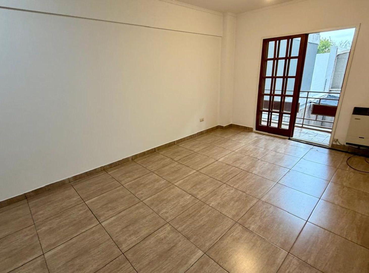 Foto de DEPARTAMENTO 2 AMB SEMI PISO VENTA HAEDO COCHERA, imagen 3