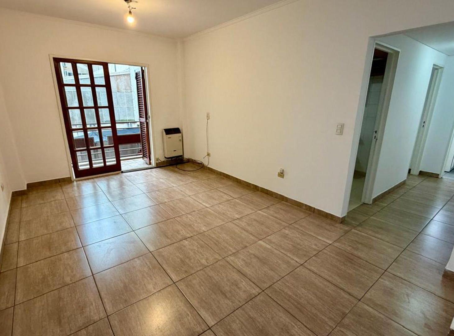Foto de DEPARTAMENTO 2 AMB SEMI PISO VENTA HAEDO COCHERA, imagen 2