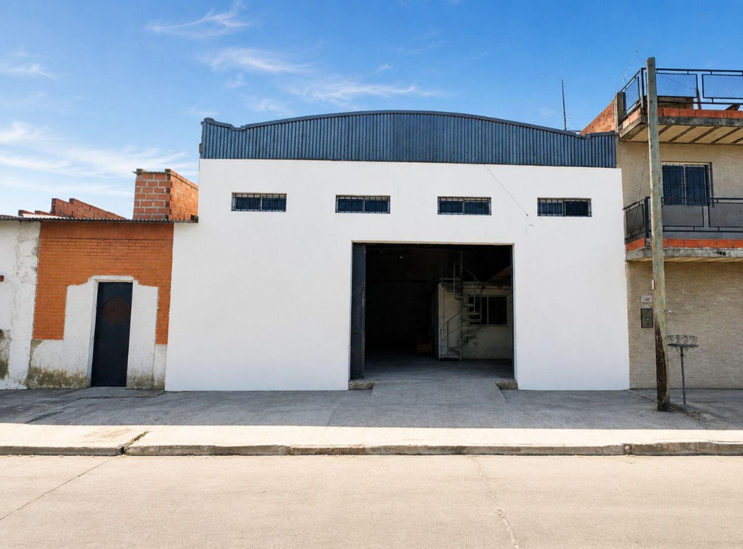Foto de Venta Galpon casa con garaje loft en Casanova, imagen 3